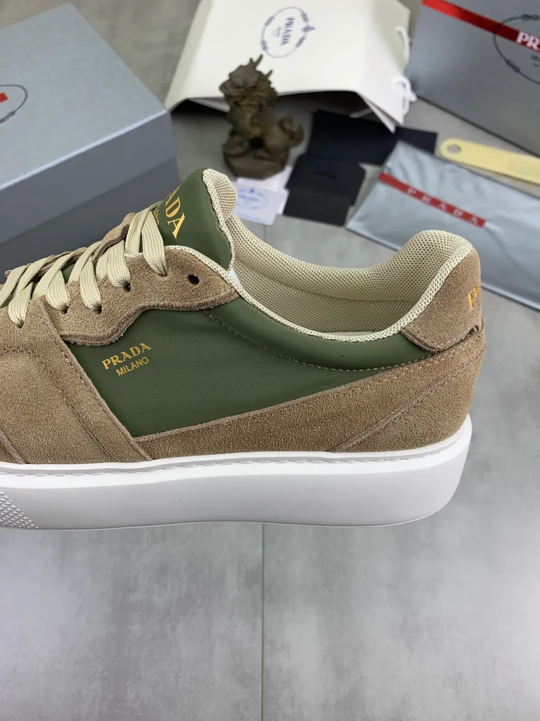 Men's men's shoes P560 💰【New style】Top quality, new popular models on the official website, which will never go out of style for a century, 🆘 The trendy brand (Prada) mainly promotes popular models, avant-garde and versatile fashionable men's shoes, privately molded, with cowhide splicing and 1:1 oil edge treatment... fashionable and simple, original imported cowhide with python skin, cowhide leather lining for feet; the atmosphere and personality are more fashionable, eye-catching and pursuing class. It will subvert the old idea and be a must-have for fashionistas who want to spend time with you! Must keep it! High-end comfortable and low-cost, high-end quality workmanship. Size: 38-45 4️⃣ colors available. full package